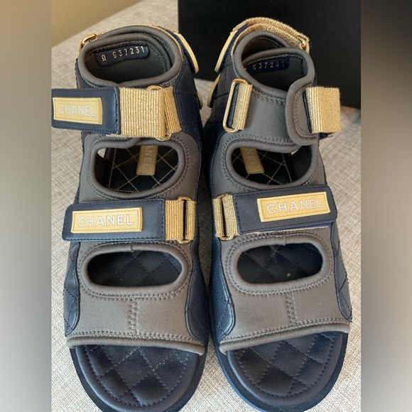 CHANEL 2021 Rubber Gladiator Sandals • Size 37.5 - Picture 14 of 16